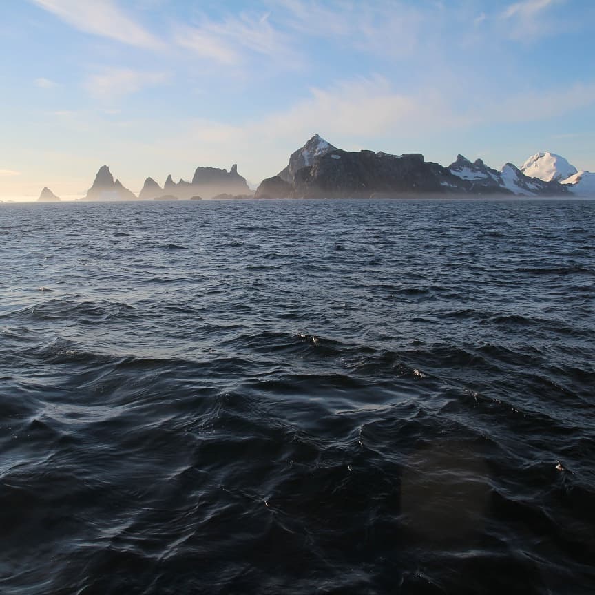 Southern ocean sights: the south orkneys, icebergs and penguins :)