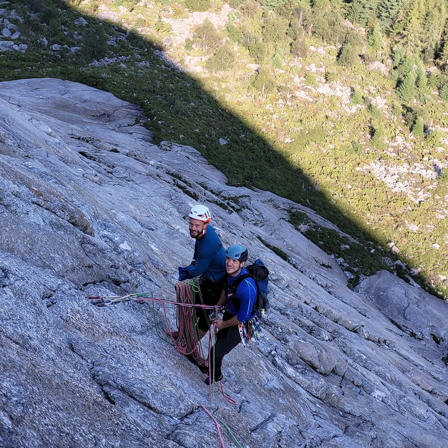 @daanielsstrand managed to find the only hanging belay on #silkeveien while