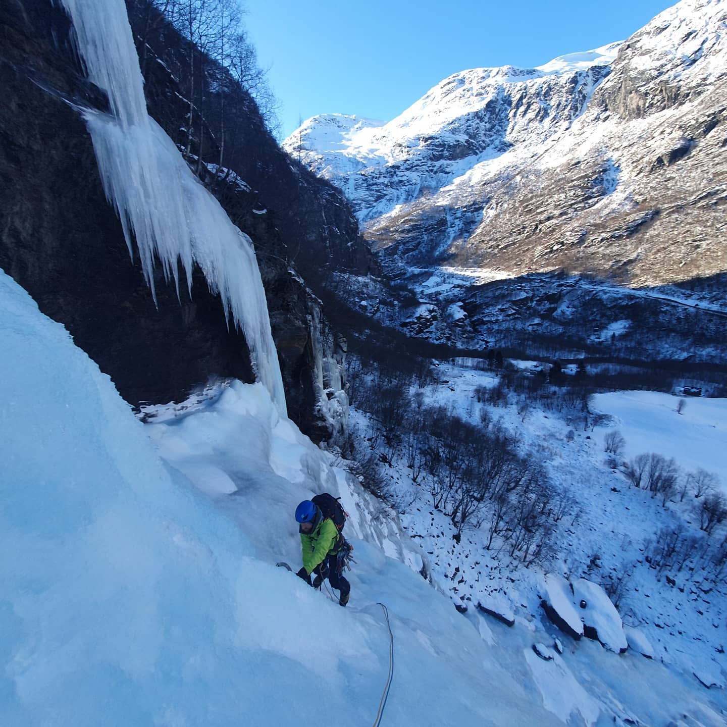 Achim and me climbed #Tunshellefossen last weekened, a beautiful wi4+ line in #flåmsdalen.
